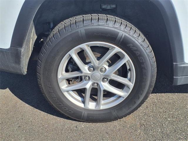 Photo of 2022 Bright White Clearcoat Jeep Grand Cherokee L