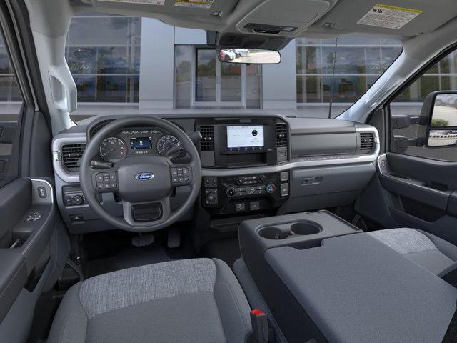 Photo of 2025 Oxford White Ford F-350