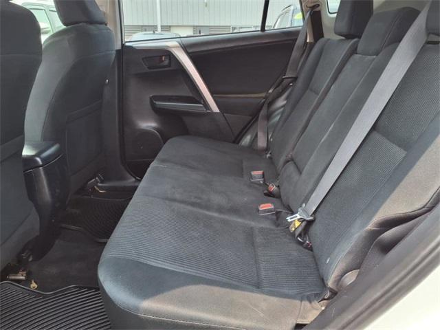 Photo of 2018 White Toyota RAV4