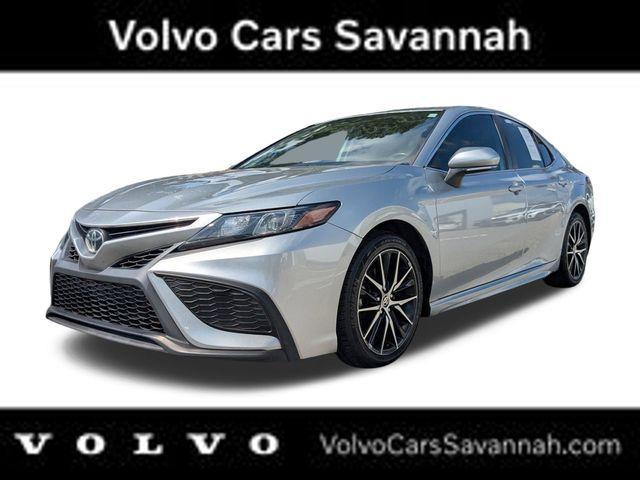 Photo of 2022 Silver Toyota Camry