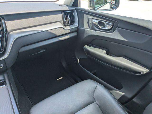 Photo of 2025 Crystal White Metallic Volvo XC60