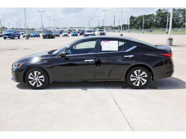 Photo of 2024 Black Nissan Altima