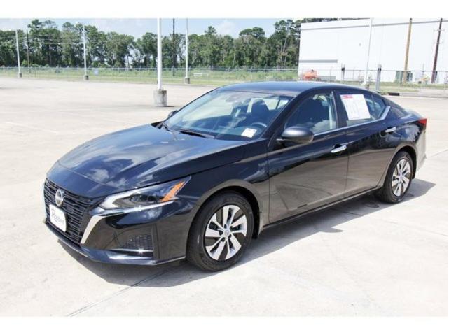 Photo of 2024 Black Nissan Altima