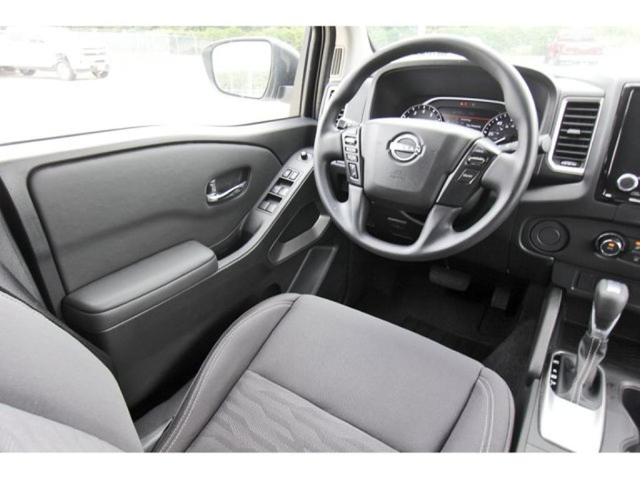 Photo of 2024 Glacier White Nissan Frontier