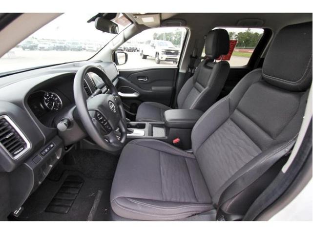Photo of 2024 Glacier White Nissan Frontier