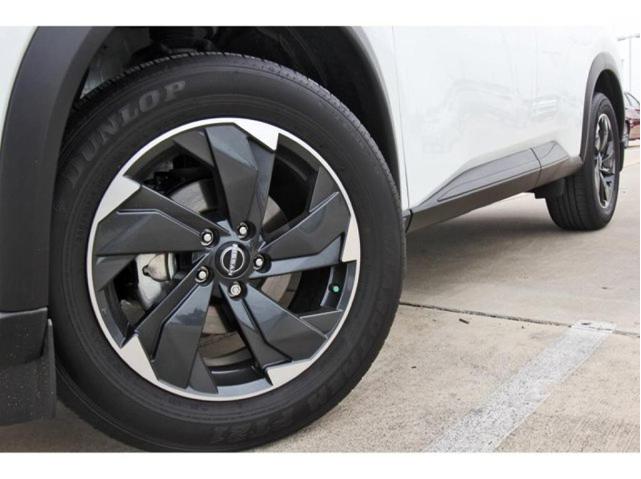 Photo of 2025 Everest White P Nissan Rogue
