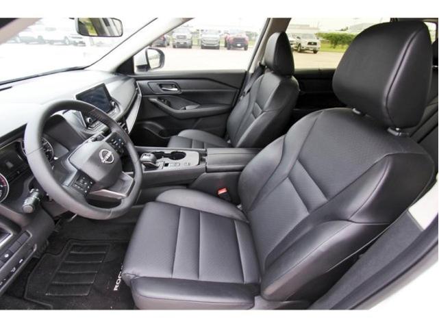 Photo of 2025 Everest White P Nissan Rogue