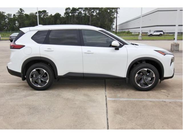 Photo of 2025 Everest White P Nissan Rogue