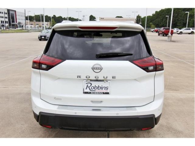 Photo of 2025 Everest White P Nissan Rogue