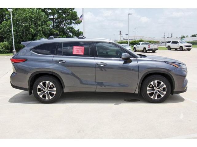 Photo of 2021 Magnetic Gray Metallic Toyota Highlander