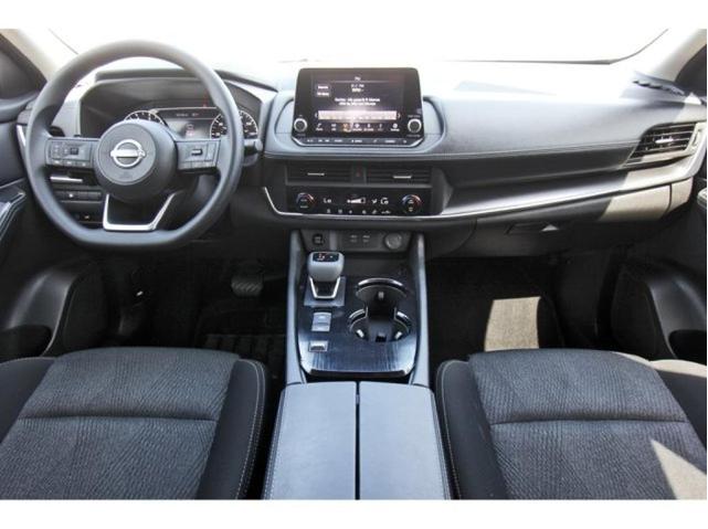 Photo of 2024 Brilliant Silver Metallic Nissan Rogue