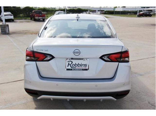 Photo of 2025 Silver Nissan Versa