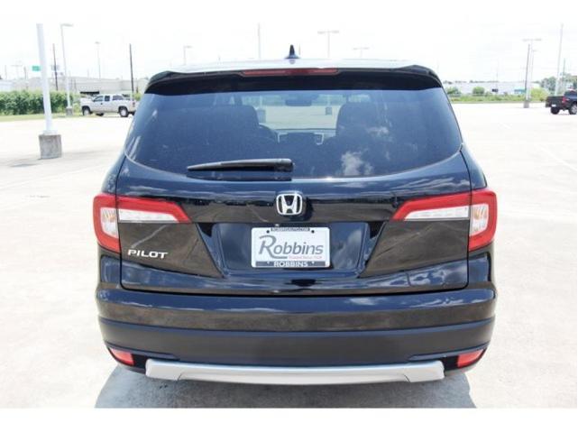 Photo of 2021 Lunar Silver Metallic Honda Pilot