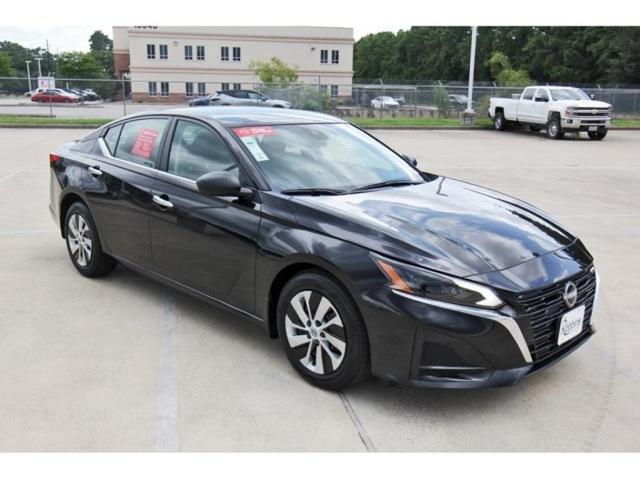 Photo of 2024 Black Nissan Altima