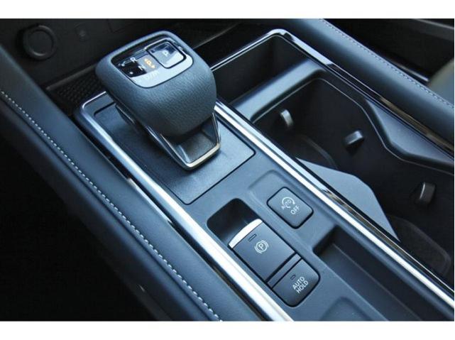 Photo of 2025 Everest White P Nissan Pathfinder