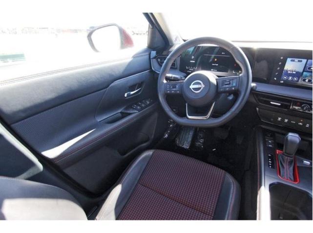 Photo of 2025 Super Black Nissan Kicks