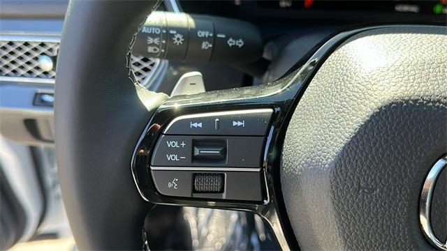 Photo of 2025 Platinum White Pearl Acura Integra