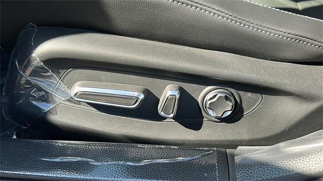 Photo of 2025 Platinum White Pearl Acura Integra