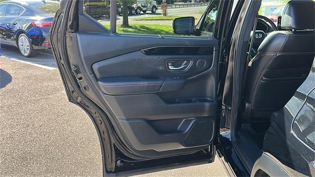 Photo of 2025 Crystal Black Pearl Honda Pilot
