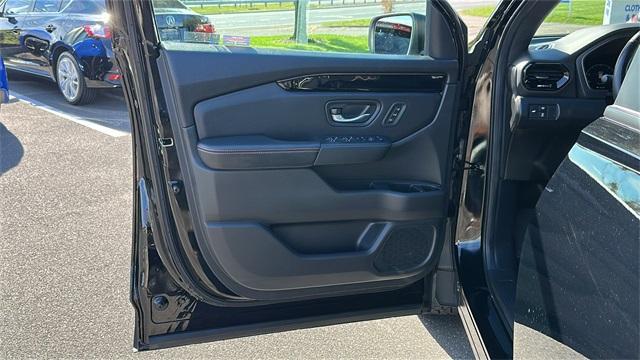 Photo of 2025 Crystal Black Pearl Honda Pilot
