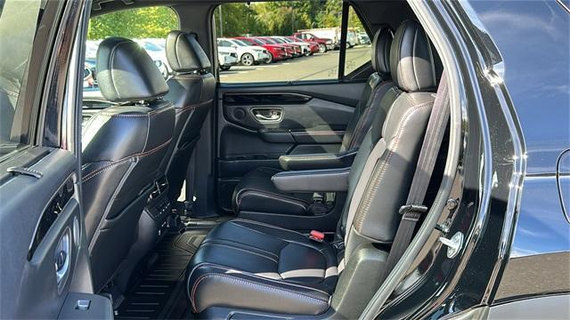 Photo of 2025 Crystal Black Pearl Honda Pilot
