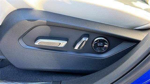 Photo of 2025 Apex Blue Pearl Acura RDX