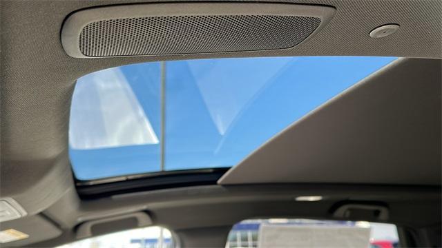 Photo of 2025 Apex Blue Pearl Acura RDX