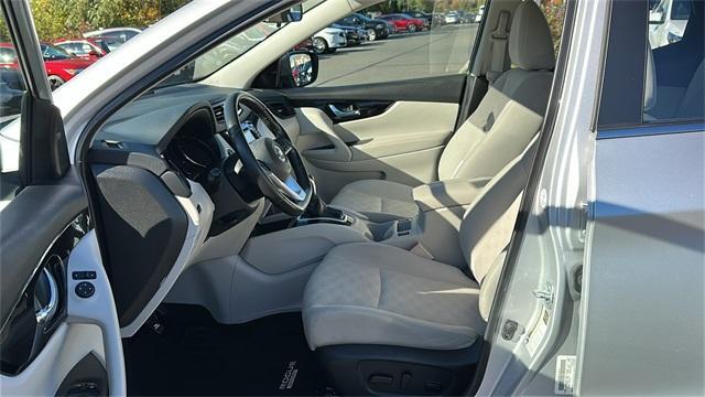 Photo of 2018 Brilliant Silver Nissan Rogue Sport
