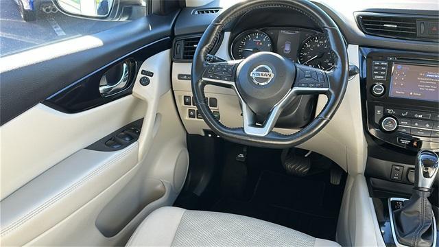 Photo of 2018 Brilliant Silver Nissan Rogue Sport