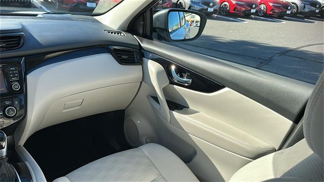 Photo of 2018 Brilliant Silver Nissan Rogue Sport
