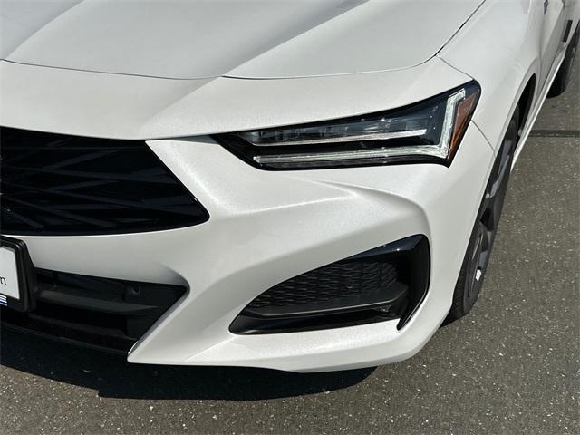 Photo of 2025 Platinum White Pearl Acura TLX