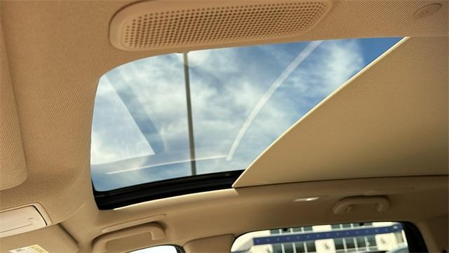 Photo of 2025 Performance Red Pearl Acura MDX