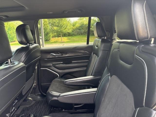 Photo of 2022 Metallic Jeep Grand Cherokee L