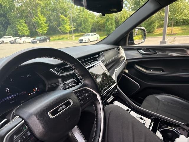 Photo of 2022 Metallic Jeep Grand Cherokee L
