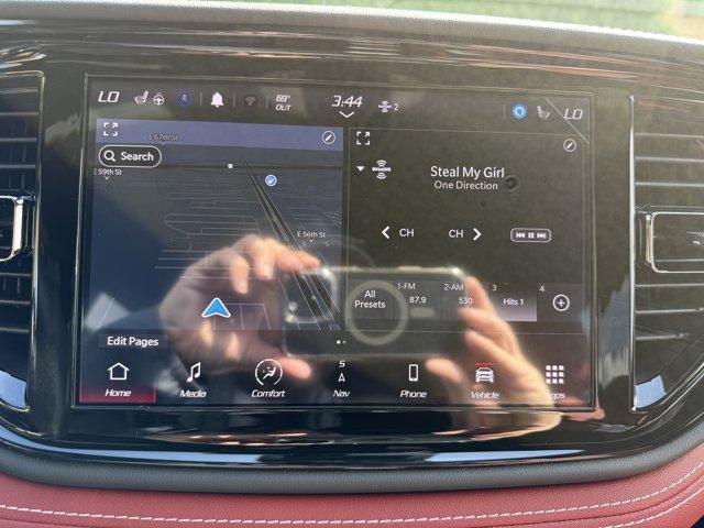 Photo of 2024 DB Black Clearcoat Dodge Durango