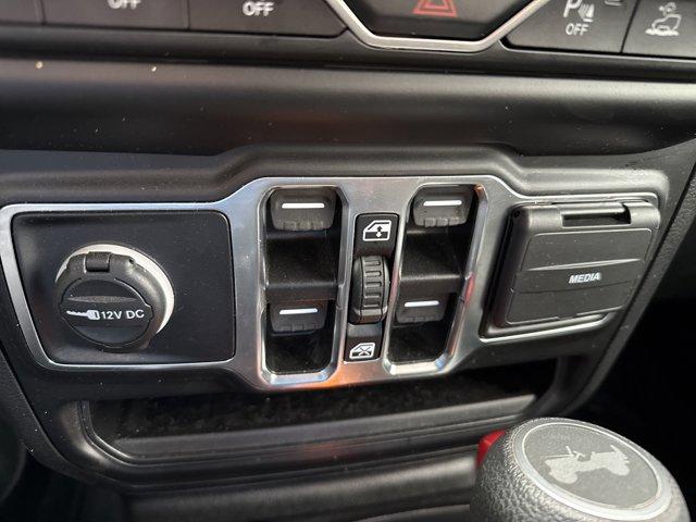 Photo of 2022 Bright White Clearcoat Jeep Wrangler