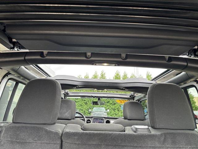 Photo of 2022 Bright White Clearcoat Jeep Wrangler