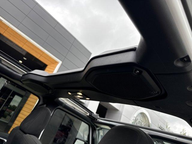 Photo of 2022 Bright White Clearcoat Jeep Wrangler