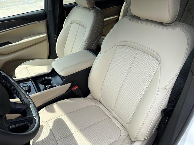 Photo of 2025 Bright White Clearcoat Jeep Grand Cherokee L