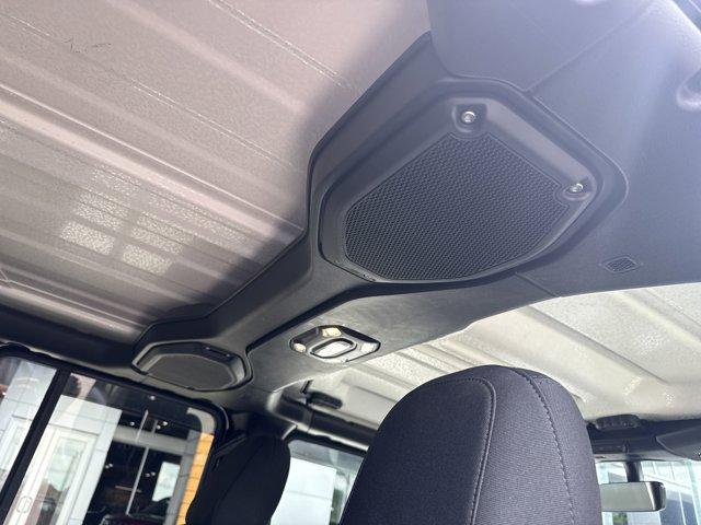 Photo of 2021 Black Clearcoat Jeep Wrangler