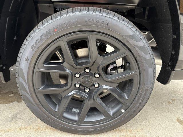 Photo of 2026 Diamond Black Crystal Pearlcoat RAM 1500