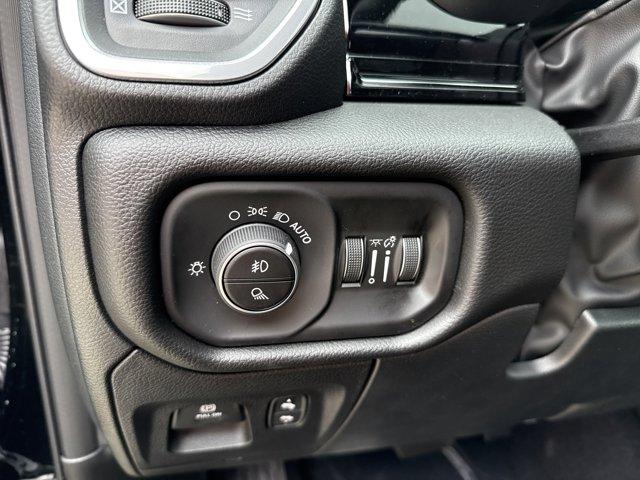 Photo of 2026 Diamond Black Crystal Pearlcoat RAM 1500