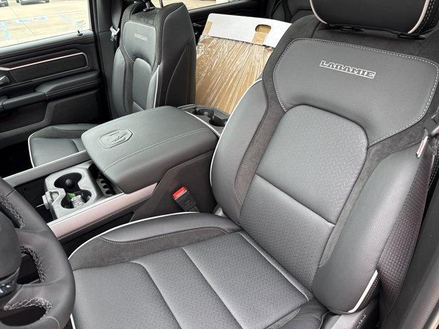 Photo of 2026 Diamond Black Crystal Pearlcoat RAM 1500