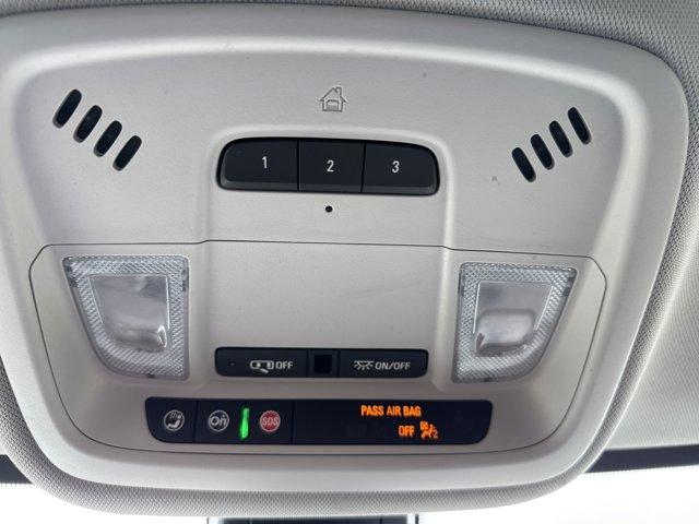 Photo of 2021 Iridescent Pearl Tricoat Chevrolet Traverse