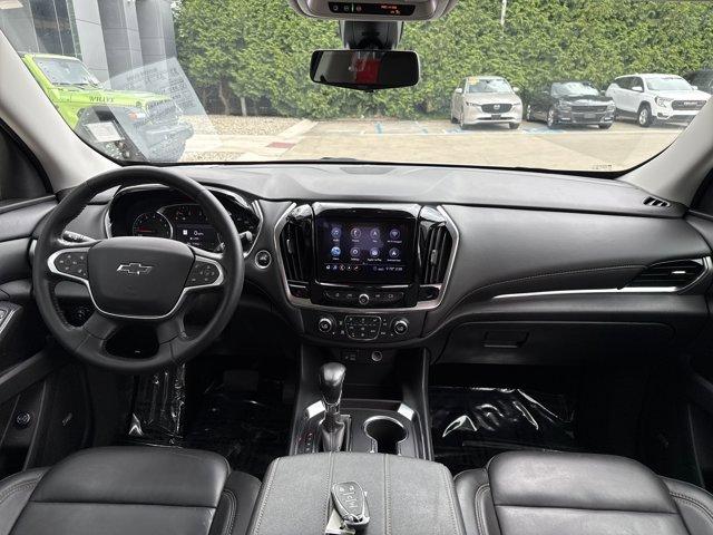 Photo of 2021 Iridescent Pearl Tricoat Chevrolet Traverse
