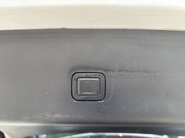 Photo of 2021 Iridescent Pearl Tricoat Chevrolet Traverse