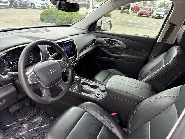 Photo of 2021 Iridescent Pearl Tricoat Chevrolet Traverse