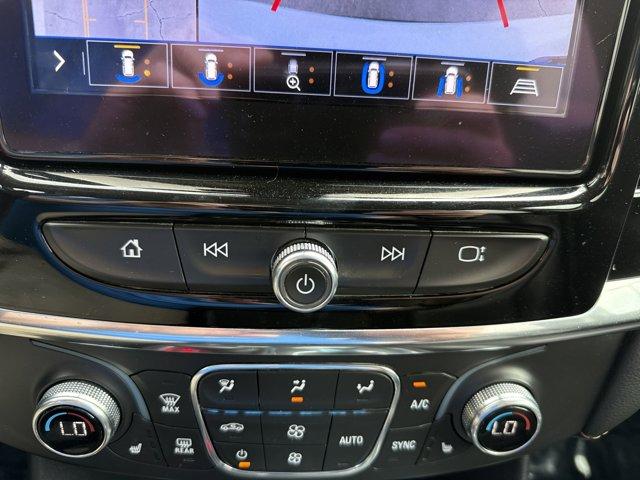 Photo of 2021 Iridescent Pearl Tricoat Chevrolet Traverse