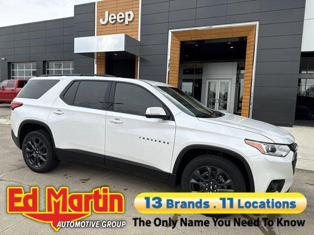 Photo of 2021 Iridescent Pearl Tricoat Chevrolet Traverse