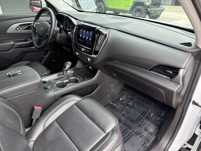 Photo of 2021 Iridescent Pearl Tricoat Chevrolet Traverse